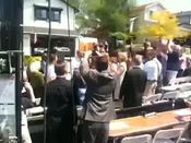 Obama shakes hands in Reno