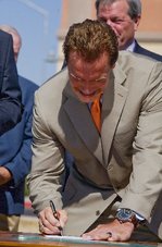 SchwarzeneggerSigning.jpg