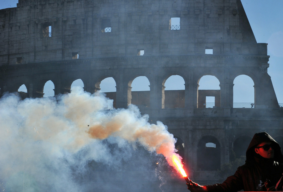 berlusconi_protest_01.jpg