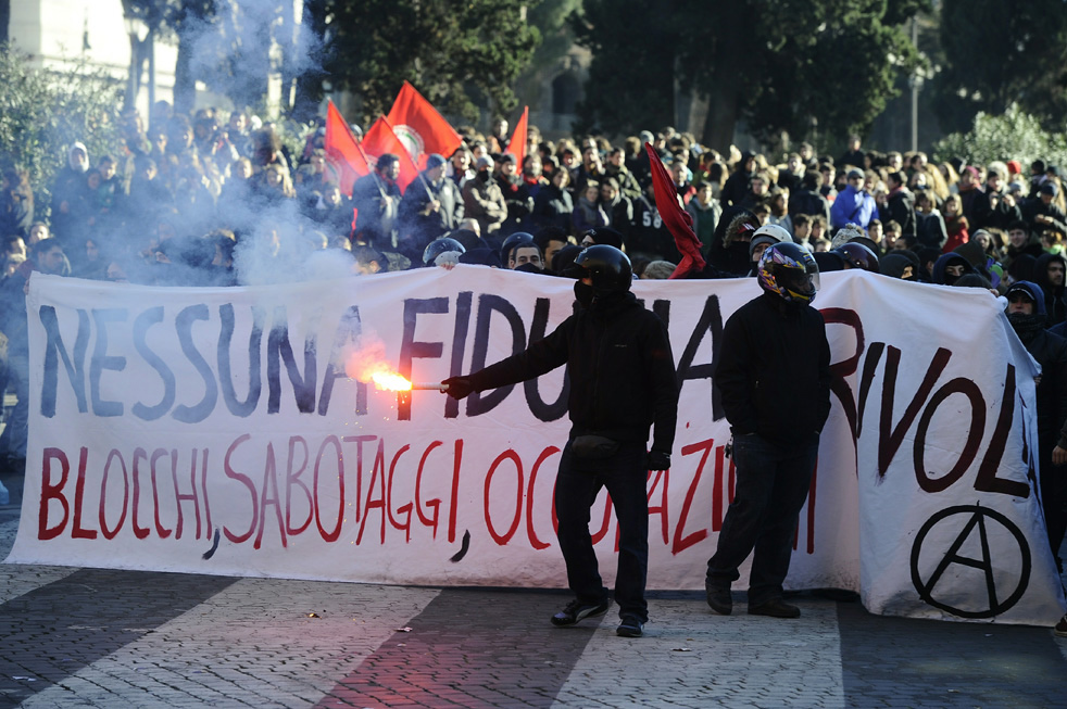 berlusconi_protest_02.jpg