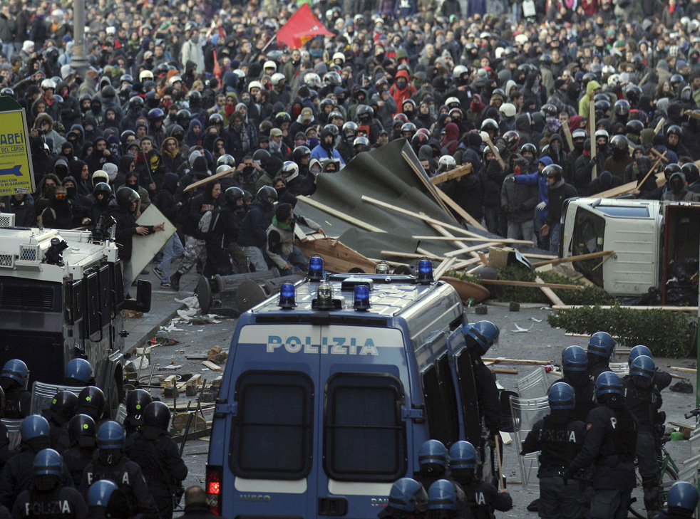berlusconi_protest_05.jpg