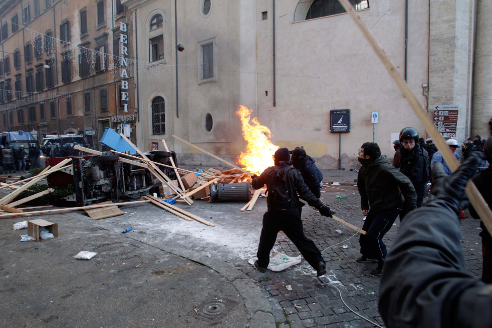 berlusconi_protest_07.jpg