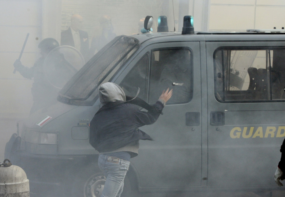 berlusconi_protest_08.jpg
