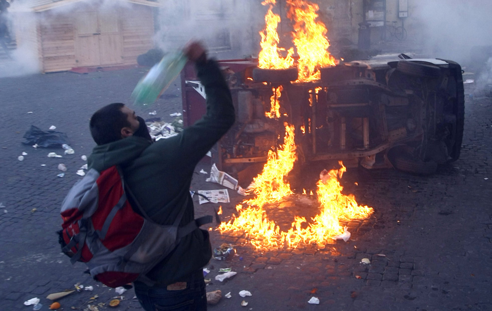 berlusconi_protest_10.jpg