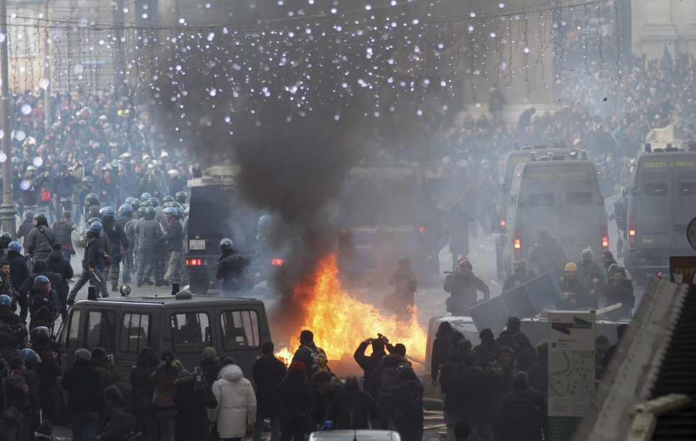 berlusconi_protest_11.jpg