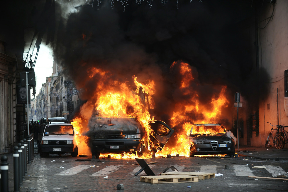 berlusconi_protest_12.jpg