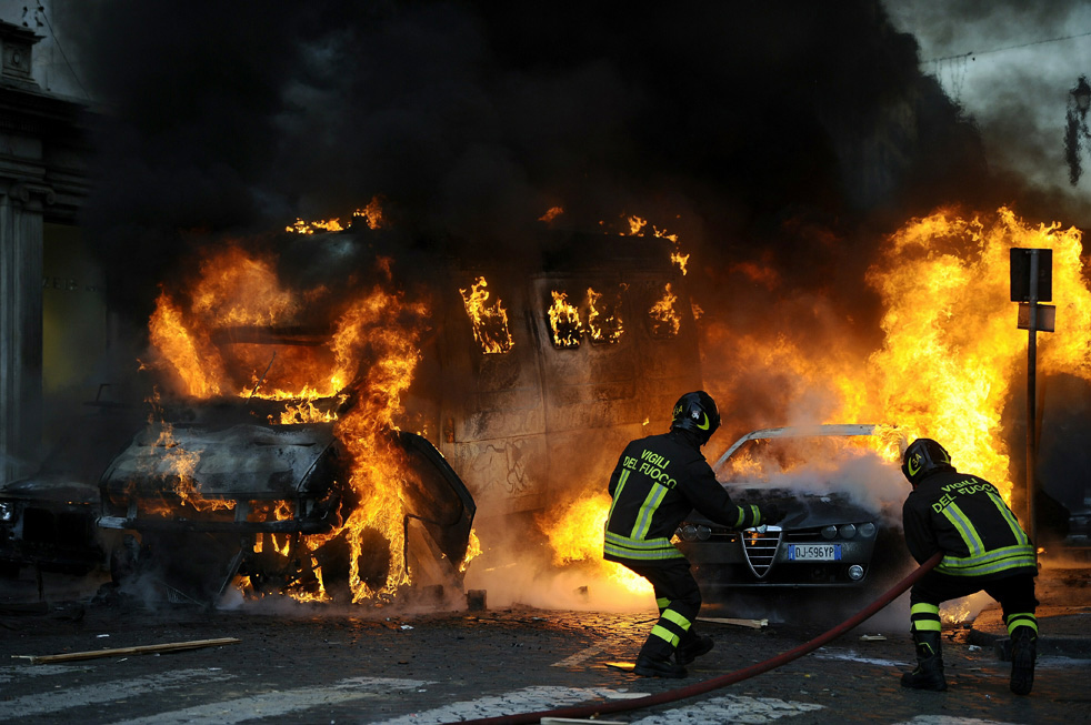 berlusconi_protest_13.jpg
