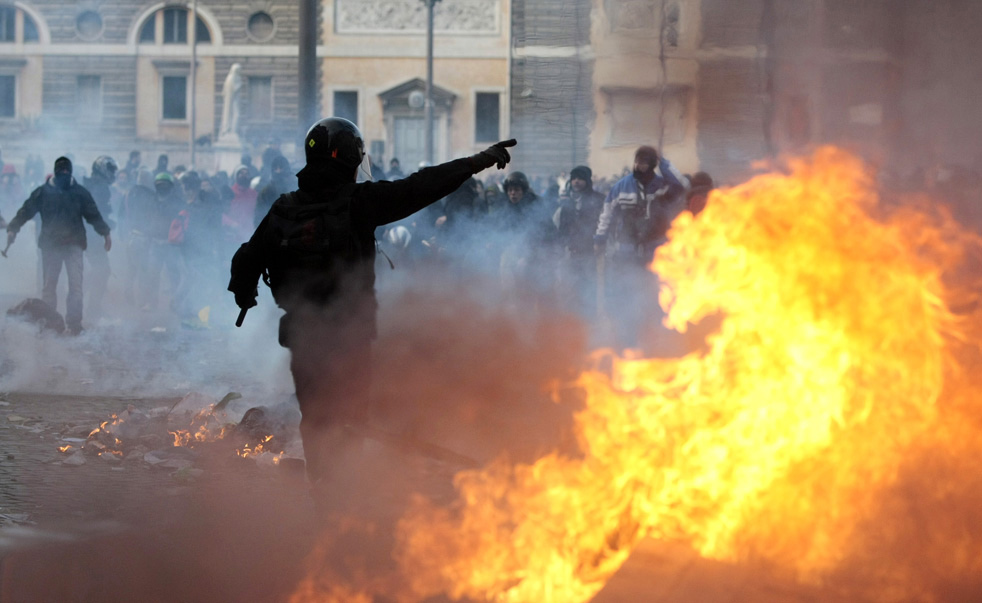 berlusconi_protest_14.jpg