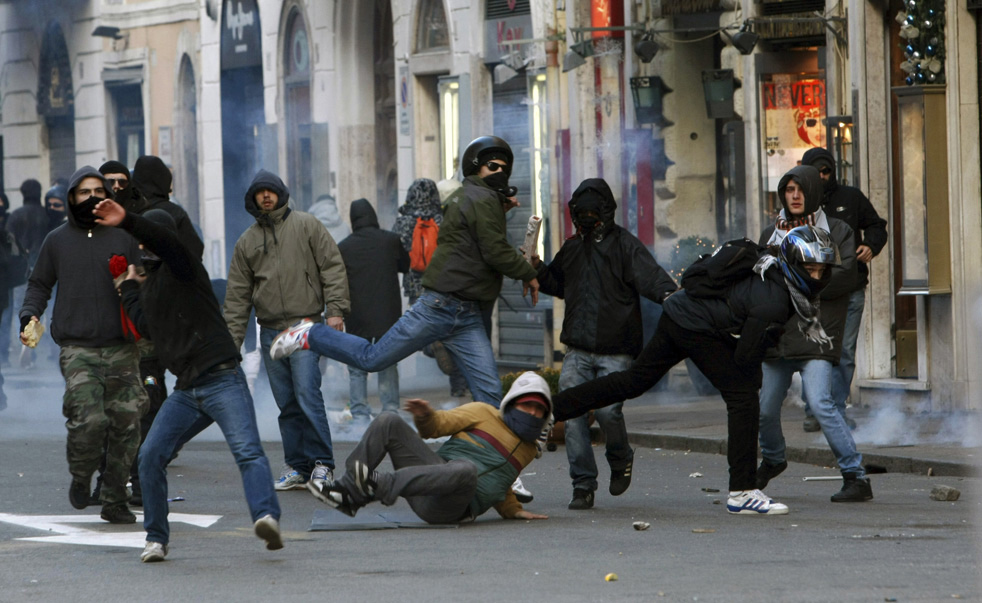 berlusconi_protest_15.jpg