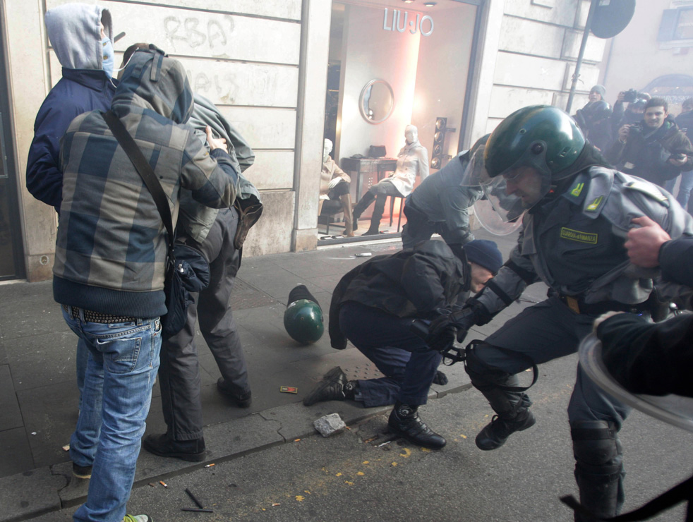 berlusconi_protest_16.jpg