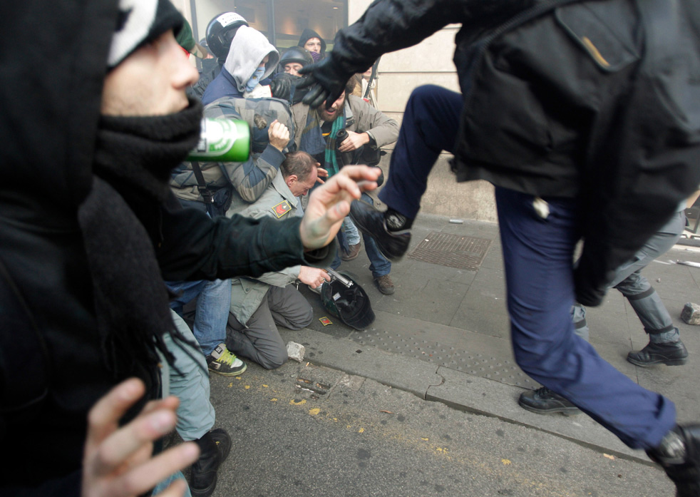 berlusconi_protest_17.jpg