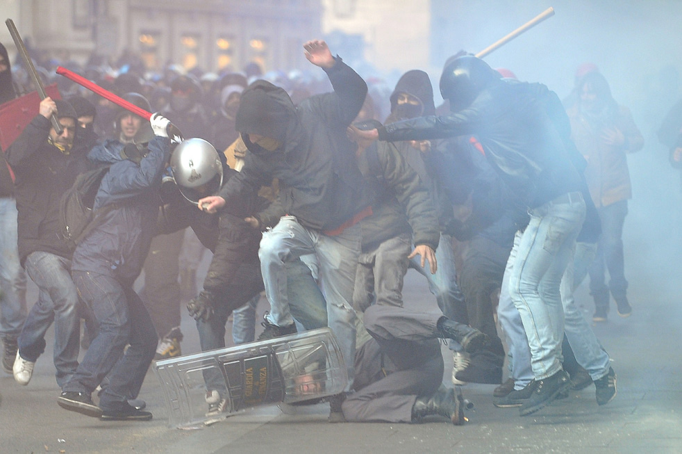 berlusconi_protest_18.jpg