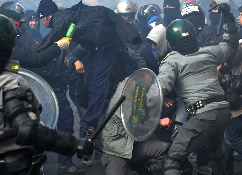 berlusconi_protest_19.jpg