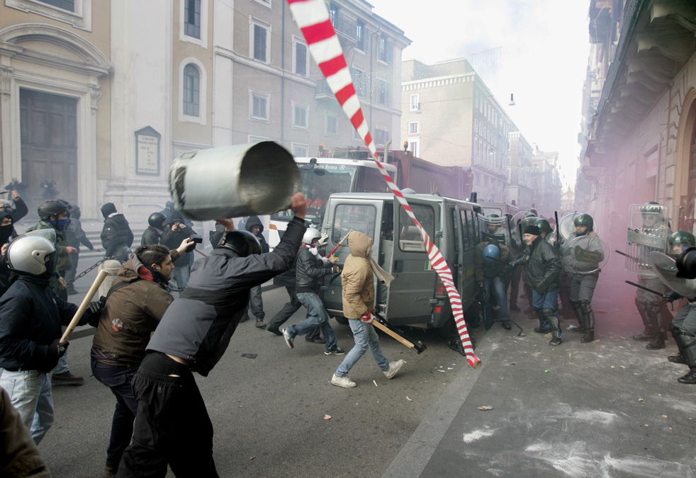 berlusconi_protest_20.jpg