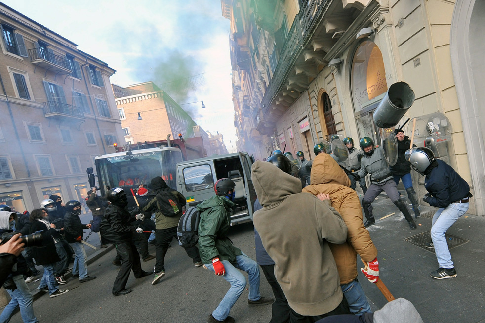 berlusconi_protest_21.jpg