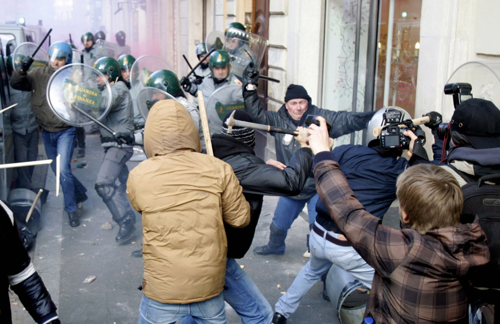 berlusconi_protest_22.jpg