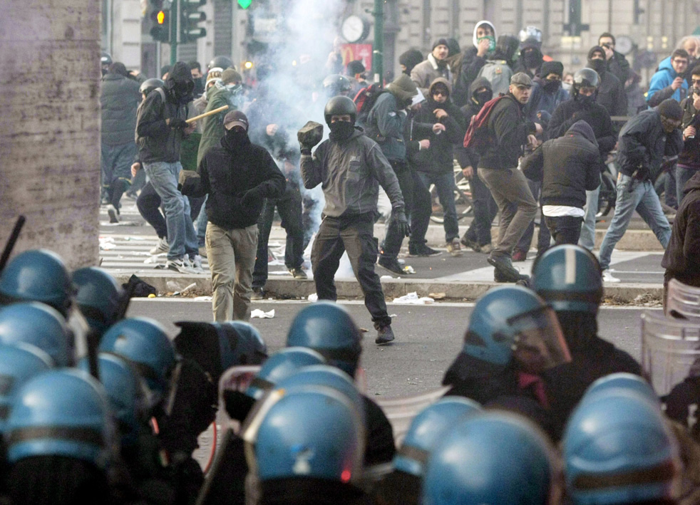 berlusconi_protest_23.jpg