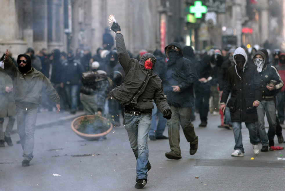 berlusconi_protest_24.jpg