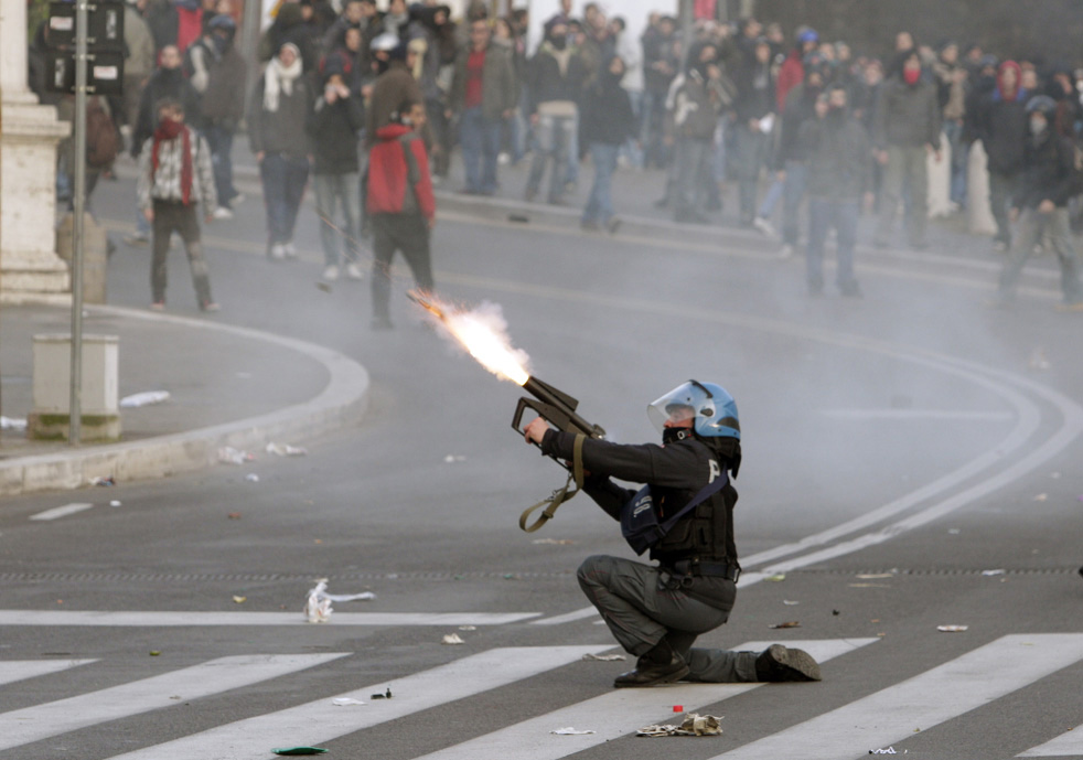 berlusconi_protest_26.jpg
