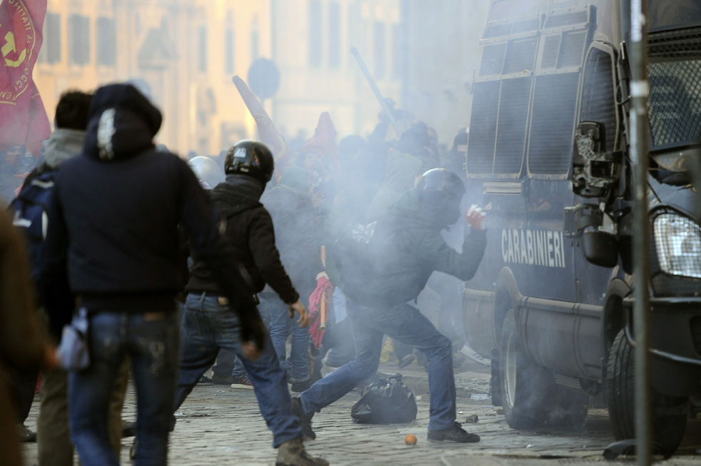 berlusconi_protest_27.jpg