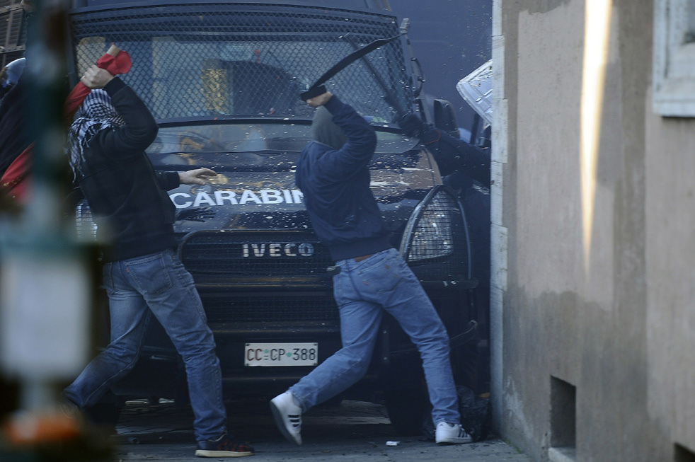 berlusconi_protest_28.jpg