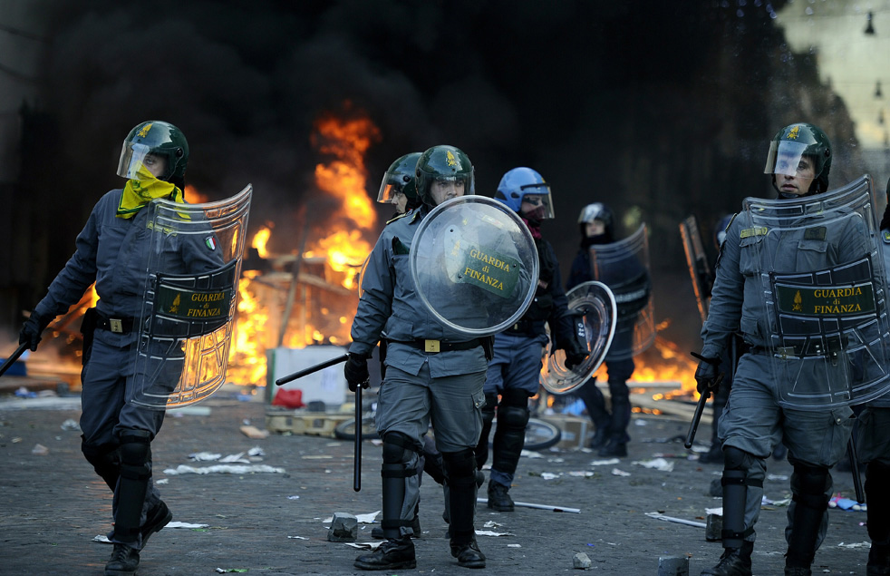 berlusconi_protest_29.jpg