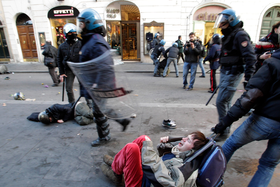 berlusconi_protest_31.jpg