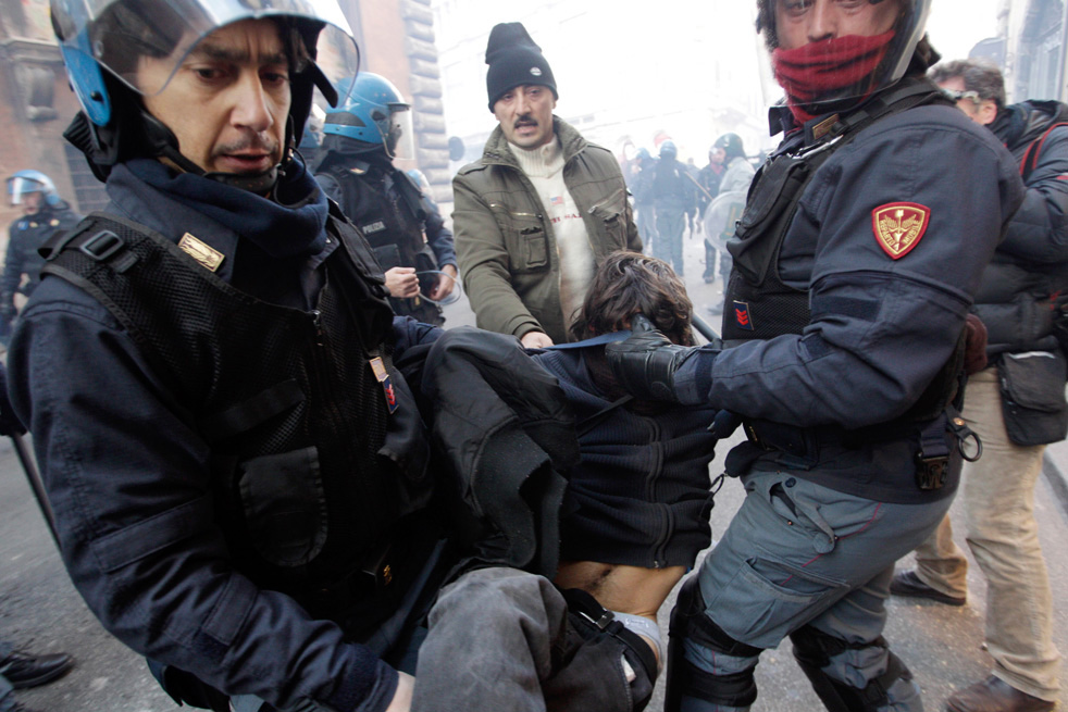 berlusconi_protest_32.jpg