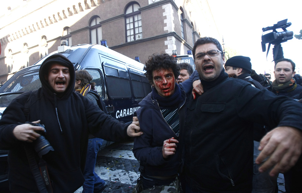 berlusconi_protest_35.jpg