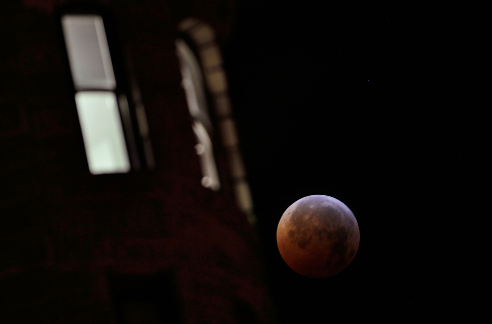 solstice_eclipse_05.jpg