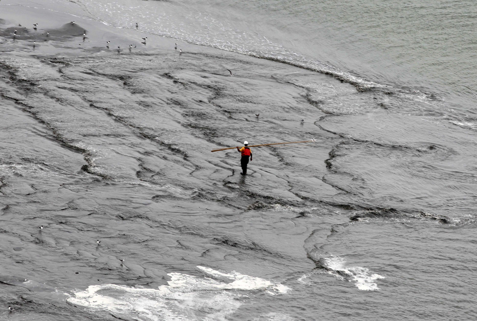 oil_spill_081604.jpg