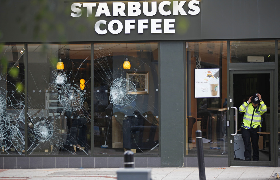 britain_riot_cleanup_06.jpg