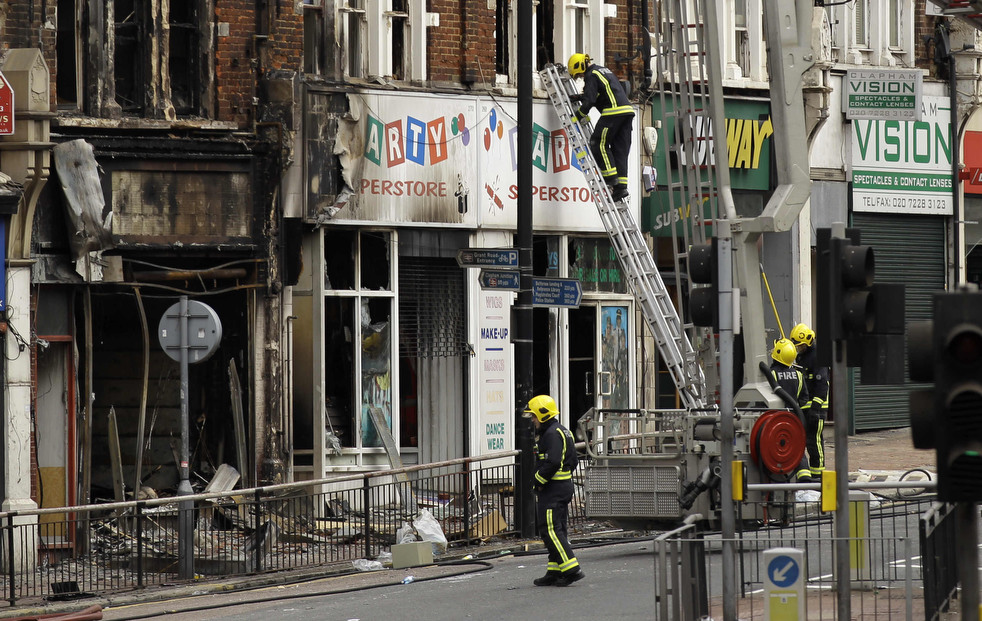 britain_riot_cleanup_12.jpg