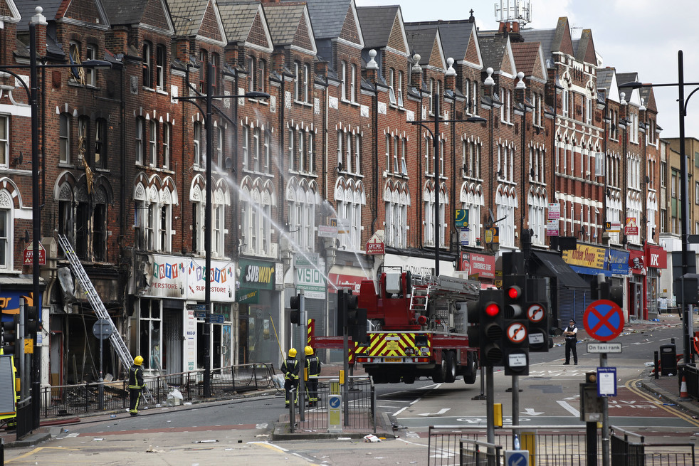 britain_riot_cleanup_13.jpg