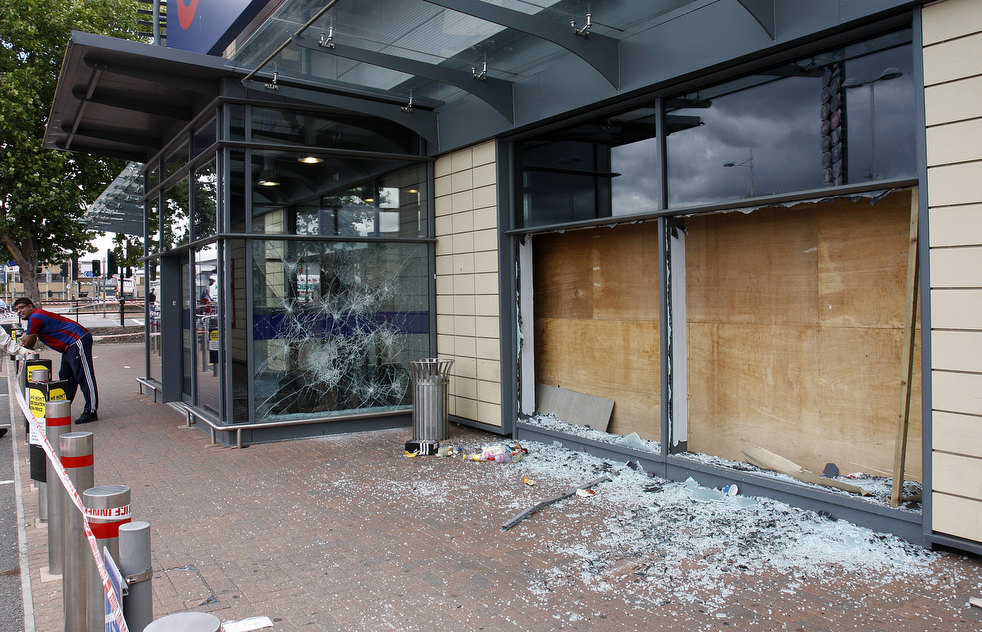 tottenham_riot_04.jpg