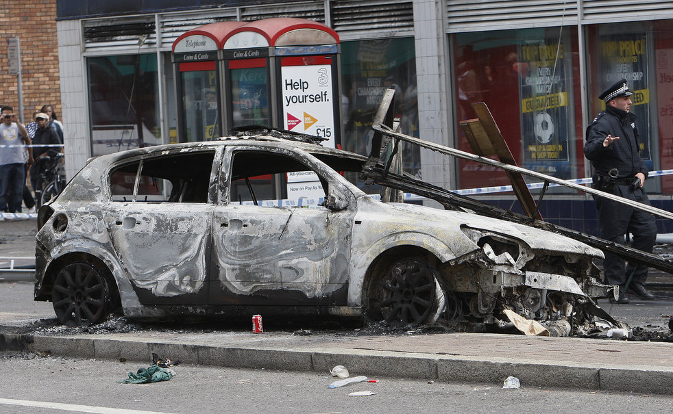 tottenham_riot_11.jpg