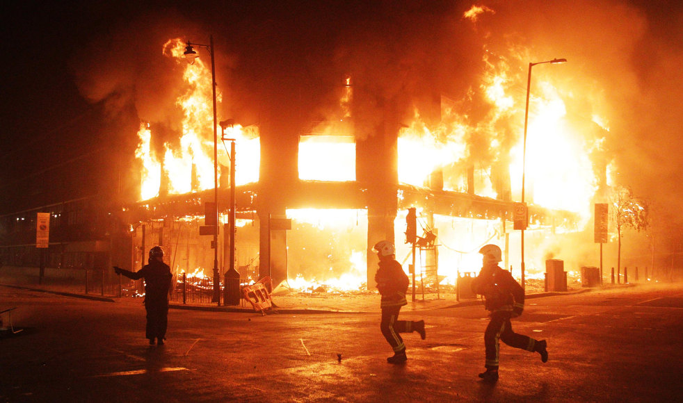 tottenham_riot_31.jpg