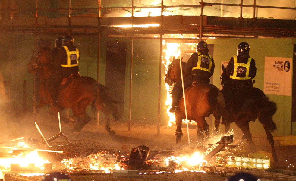 tottenham_riot_35.jpg