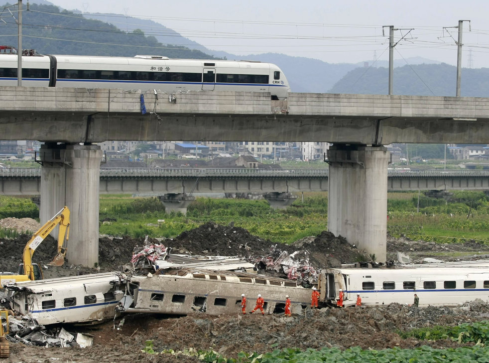 china_train_crash_11.jpg
