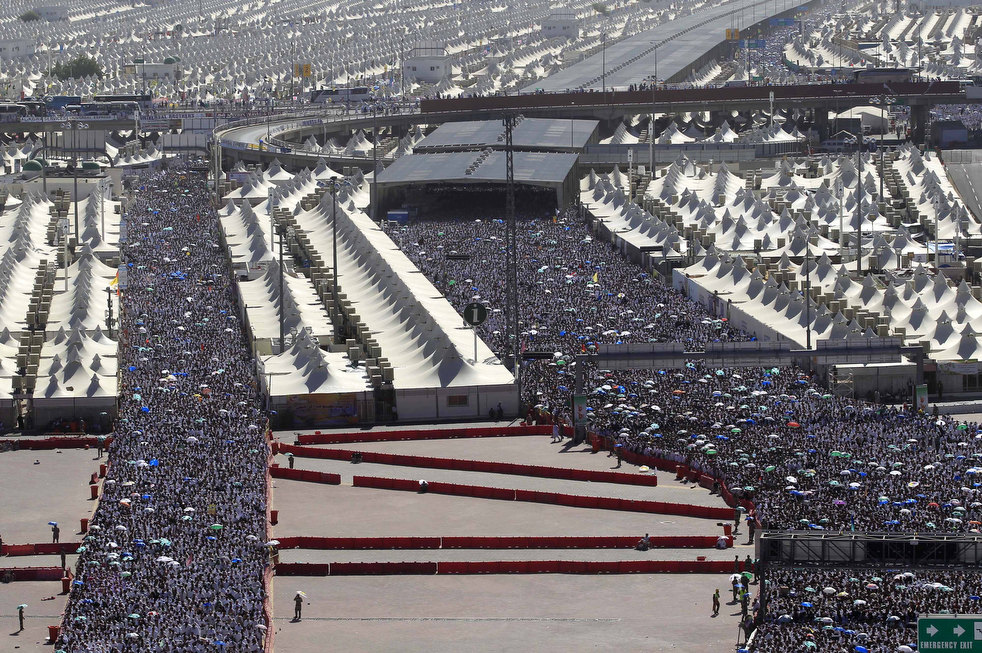 hajj_110611_03.jpg