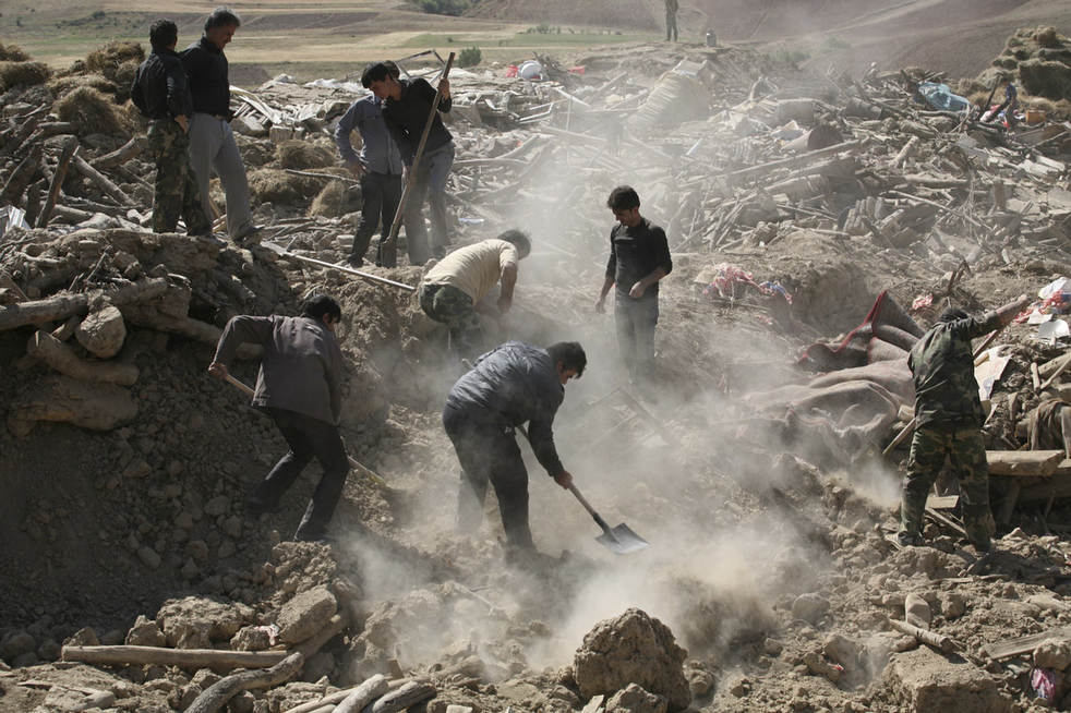iran_earthquake_081312_07.jpg
