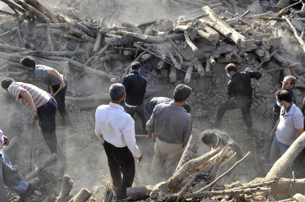 iran_earthquake_081312_08.jpg