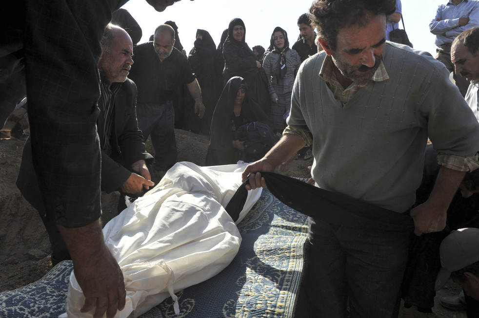iran_earthquake_081312_09.jpg