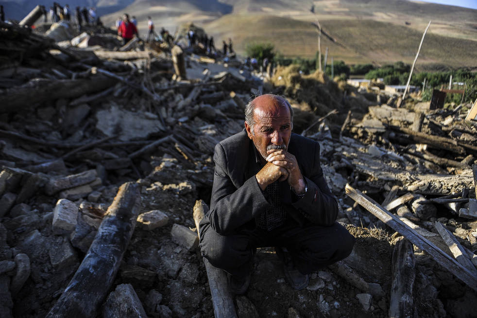 iran_earthquake_081312_10.jpg