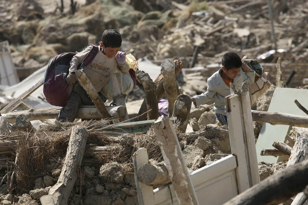 iran_earthquake_081312_11.jpg