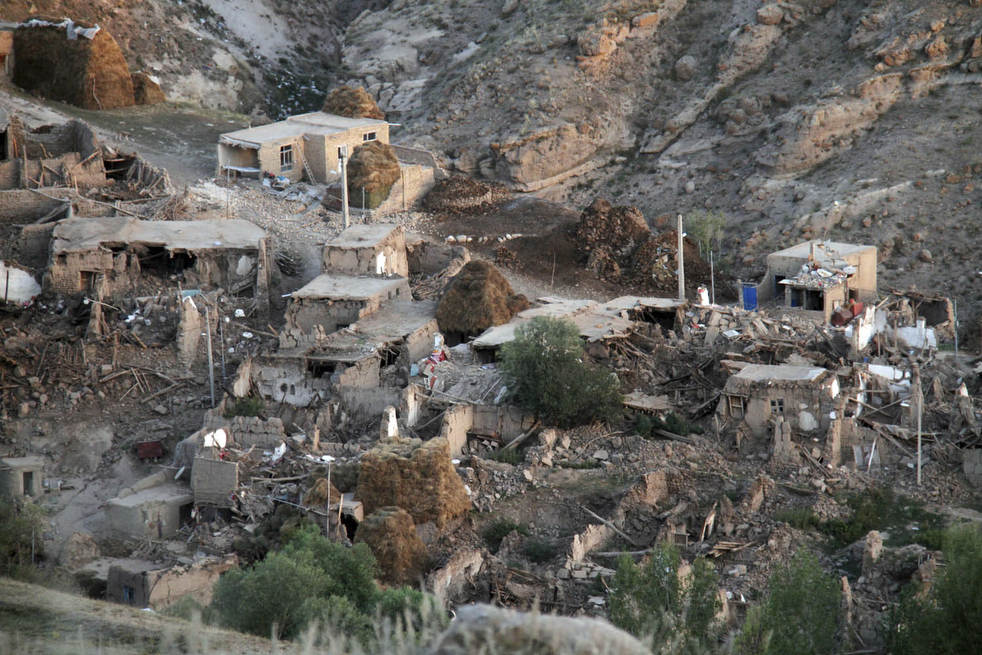 iran_earthquake_081312_12.jpg