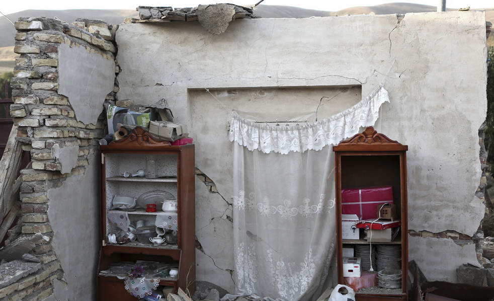 iran_earthquake_081312_13.jpg