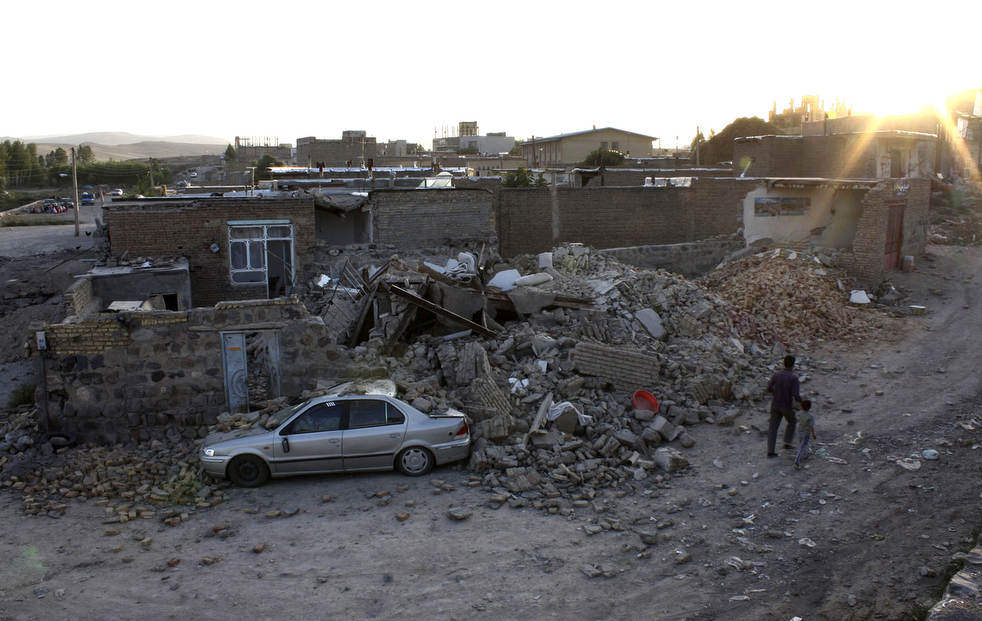 iran_earthquake_081312_14.jpg