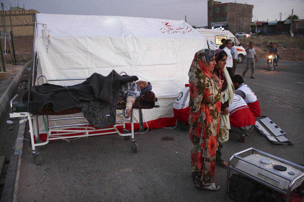 iran_earthquake_081312_16.jpg