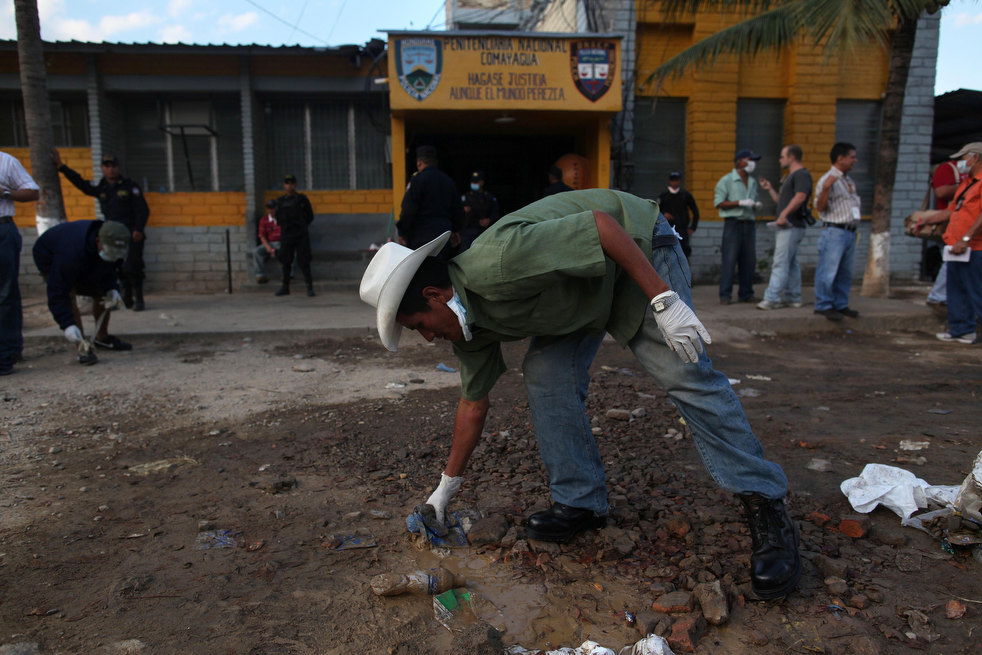 honduras_prison_fire_19.jpg